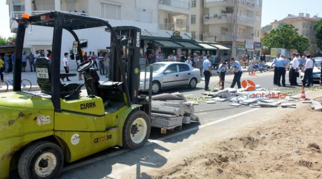 Emekli maaşını çekti, forkliftten düşen taşların altında öldü
