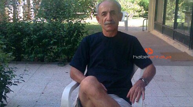 Emekli öğretmen evinde bıçaklanarak öldürüldü!