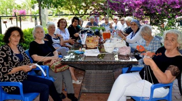 Emekliler Yaşlı Evi'nde üretiyor
