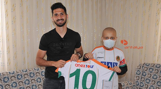 Emre Akbaba'dan duygulandıran sürpriz