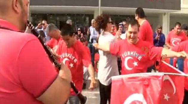 Engelli gençlere davullu zurnalı asker uğurlaması