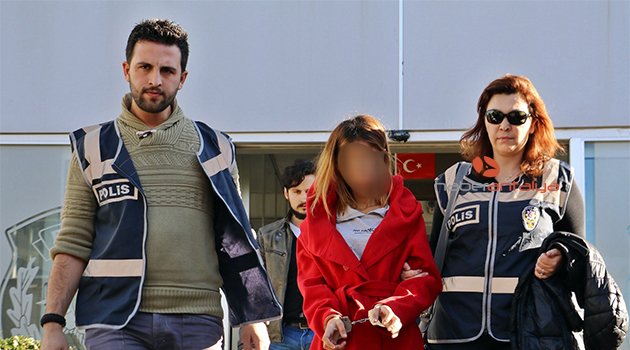 Erkek kılığına giren kız kardeşler, motosikletle kadınları gasp etti