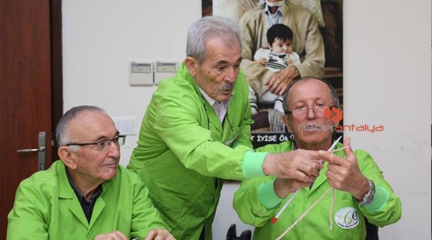 Erkekler şişi, kadınlar matkabı elinden düşürmüyor