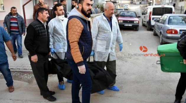 Eşinden boşanan 2 çocuk annesi kendini astı