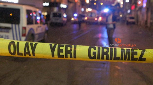Eşine kızdı, kendini 7 yerinden bıçakladı