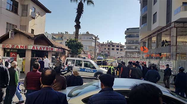 Eşine kurşun yağdırıp intihar etti!