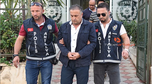Eşini de 'avukatım' diye kandırmış