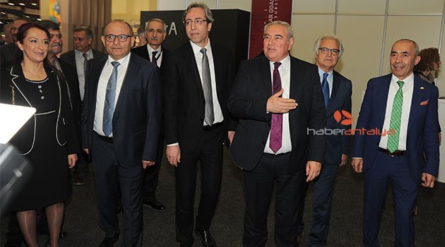 Eşzamanlı fuarlara sönük açılış
