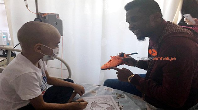 ETO'O'DAN LÖSEMİLİ ÇOCUKLARA MORAL
