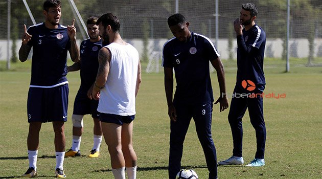 Eto'o'dan neşeli antrenman