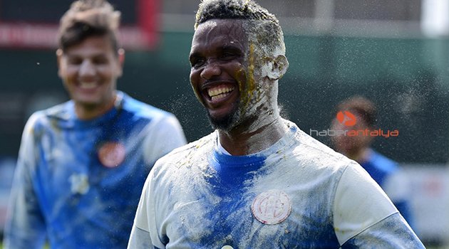 ETO'O'YA BREZİLYA USULÜ DOĞUM GÜNÜ SÜRPRİZİ