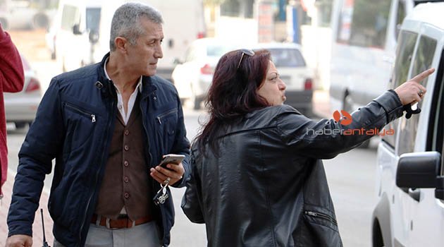 Evinden çıkan kadın öğretmene kapkaç şoku