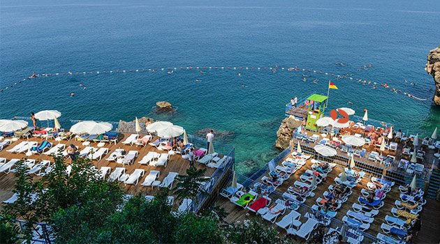 Falez plajlarına Muratpaşalı desteği