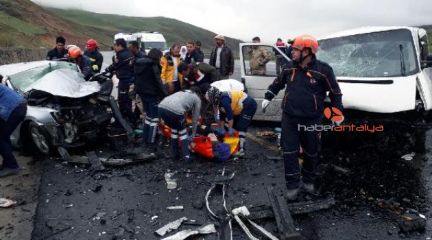 Feci kazada ortalık savaş alanına döndü: 5 ölü, 10 yaralı