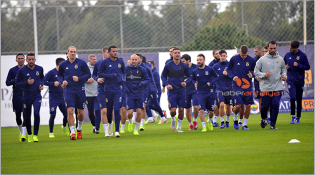 Fenerbahçe kampta ilk kez basına açık çalıştı