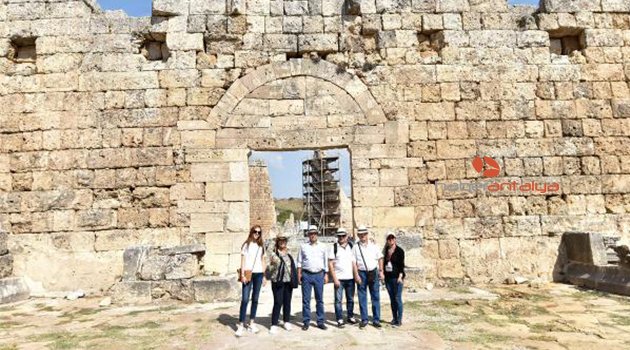 Festival konukları Perge'de