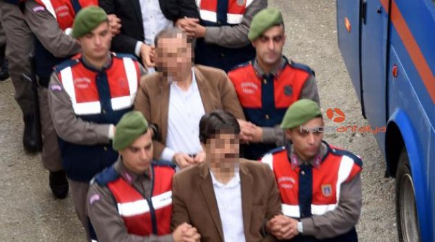 FETÖ mağduru olduğunu iddia eden savcı, FETÖ sanığının avukatı oldu
