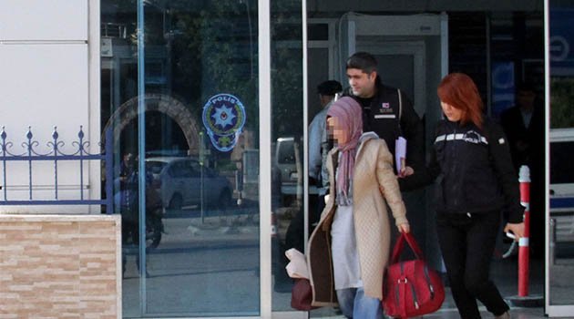 FETÖ'den aranan kadın öğretmen Alanya'ya getirildi