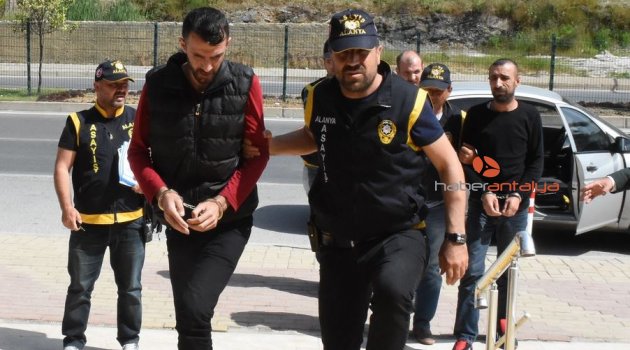 "FETÖ'den kurtaracağız" deyip 49 bin euro dolandırdılar