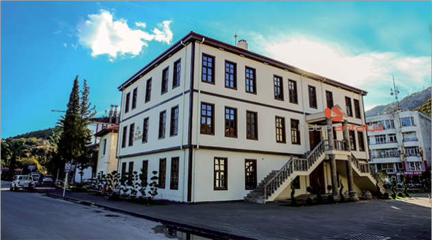 Finike Belediyesi yeni binasında
