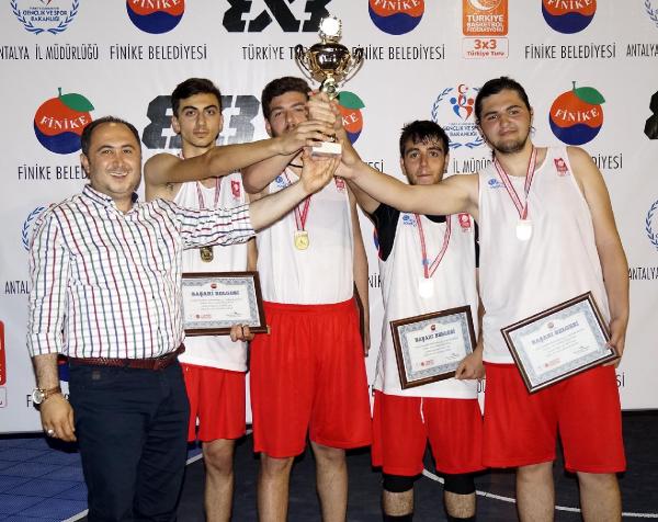 FİNİKE'DE BASKETBOL TURNUVASI