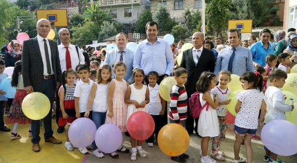 FİNİKE'DE ÖĞRENCİLER DERSBAŞI YAPTI