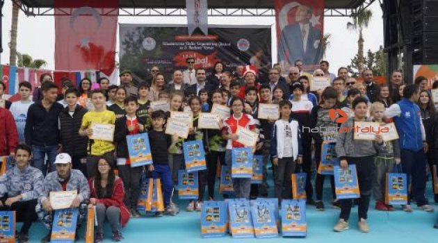 Finike'de oryantiring heyecanı sona erdi