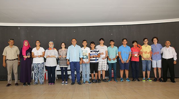 Finikeli başarılı öğrenciler ödüllendirildi