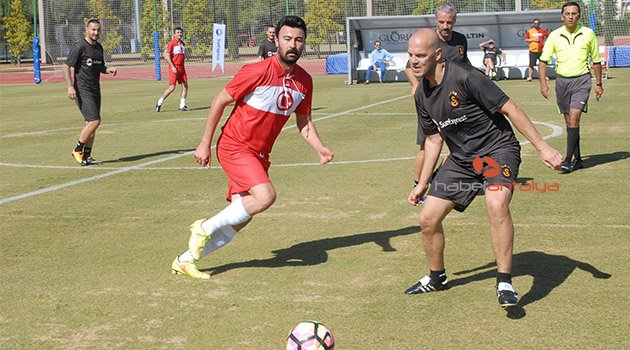 Futbolun şöhretleri Serik'te buluştu