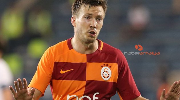 Galatasaray'ın beklerden yana yüzü gülüyor