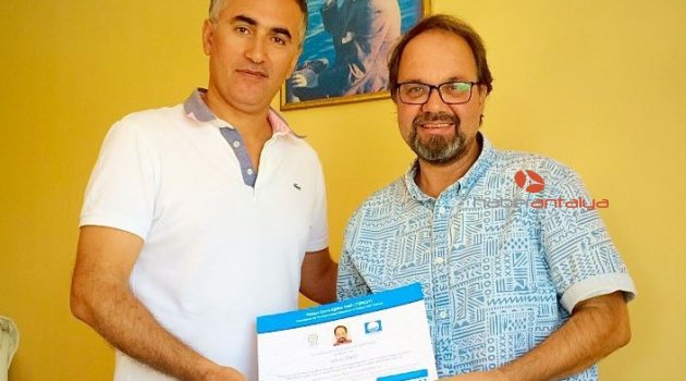 Gazeteci Öncü’ye Mavi Bayrak sertifikası