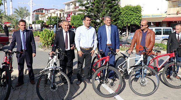 Gazipaşa’da belediye birim amirlerine makam aracı olarak bisiklet dağıtıldı