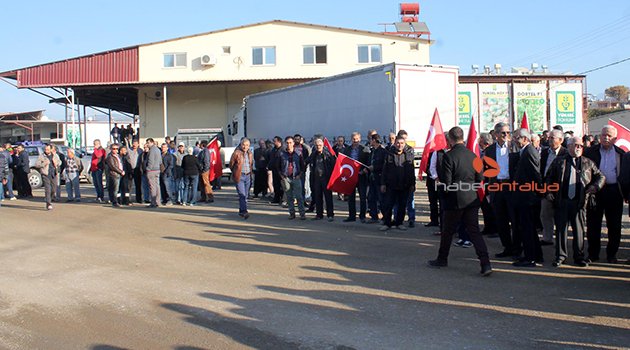 GAZİPAŞALI ÜRETİCİLER EYLEM YAPTI