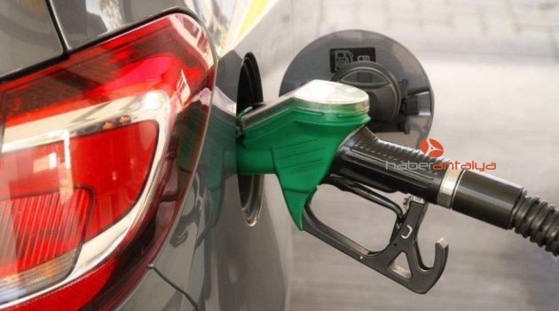 Geceyarısı benzine 18 kuruş, motorine 16 kuruş zam geldi