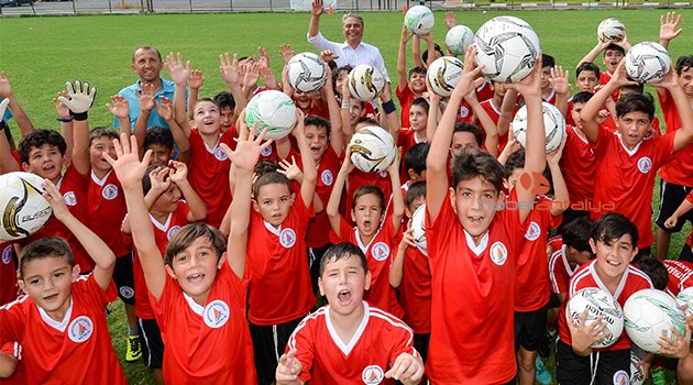 Geleceğin yıldızları sahada