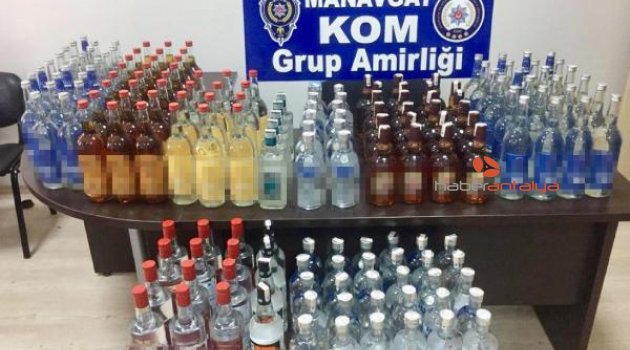 Gezi teknesine kaçak içki servisine baskın