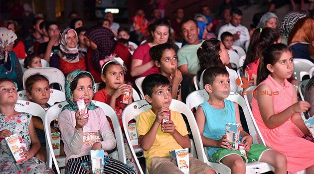 Gezici açık hava sineması gösterime başladı