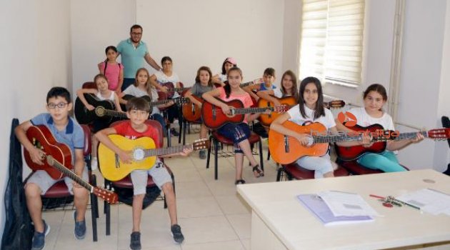 Gitar ve bağlama kursuna ilgi
