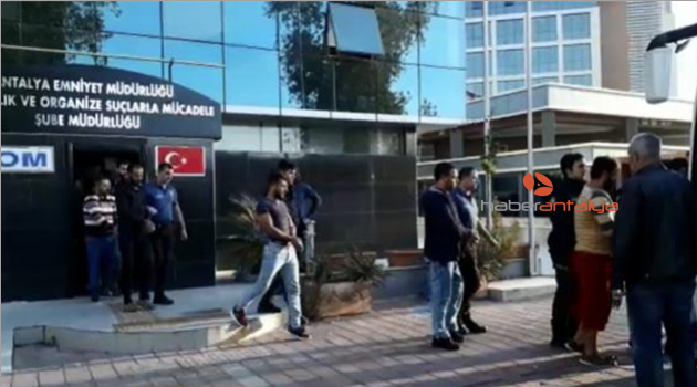 Göçmen kaçakçılığında gözaltına alınanlar adliyeye sevk edildi