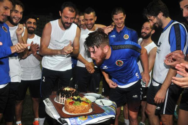 GÖKAY İRAVUL'A SÜRPRİZ DOĞUM GÜNÜ KUTLAMASI