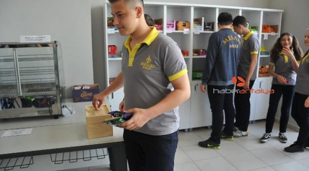 Görevlisi olmayan okul kantininde 'güven' satılıyor