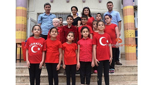 Görme engelli öğrencilerden müzik ve şiir ziyafeti