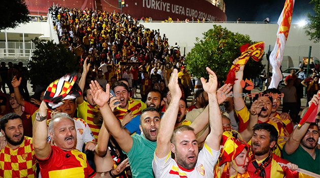 GÖZTEPE’NİN SÜPER LİG SEVİNCİ STAT DIŞINA TAŞTI