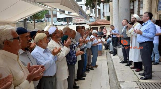 Hacı adayları uğurlandı