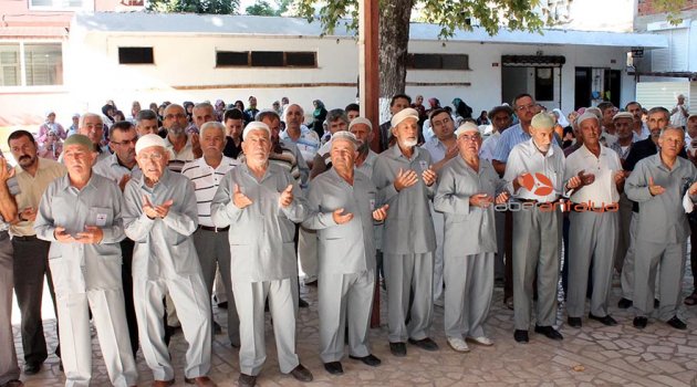 HACI ADAYLARI UĞURLANDI