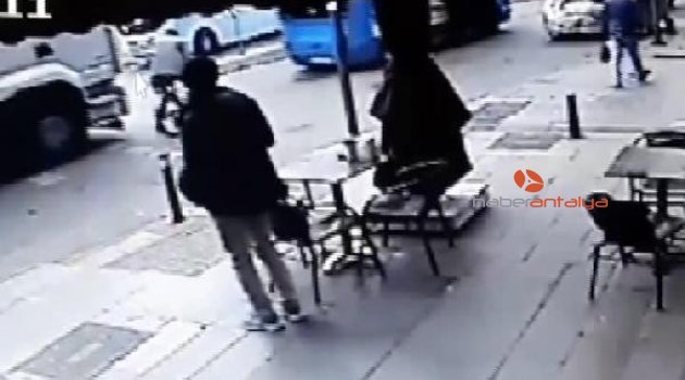 Hafriyat kamyonu bisikletliyi ezdi