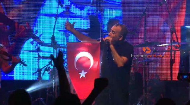 Haluk Levent'e drone ile bayrak servisi