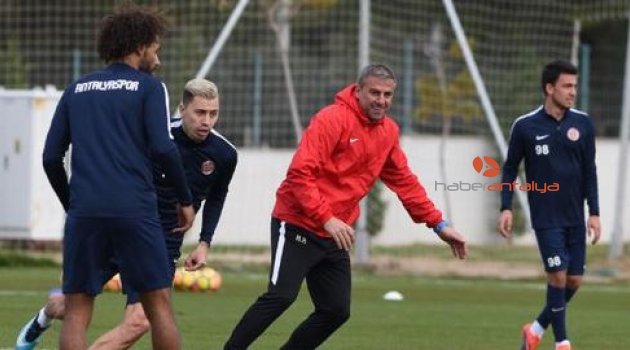 Hamzaoğlu: Eto'o, şimdilik bizimle beraber