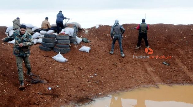 Harekât bölgesi yağmurla birlikte bataklığa döndü