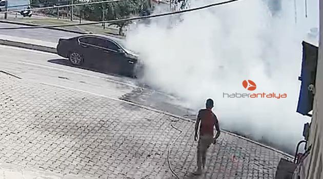 Hareket halindeki lüks otomobil alev aldı